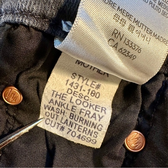 NWOT MOTHER Denim ‘The Looker Ankle Fray’ Jeans in “Burning Out Lanterns” Sz 27 - Picture 15 of 16